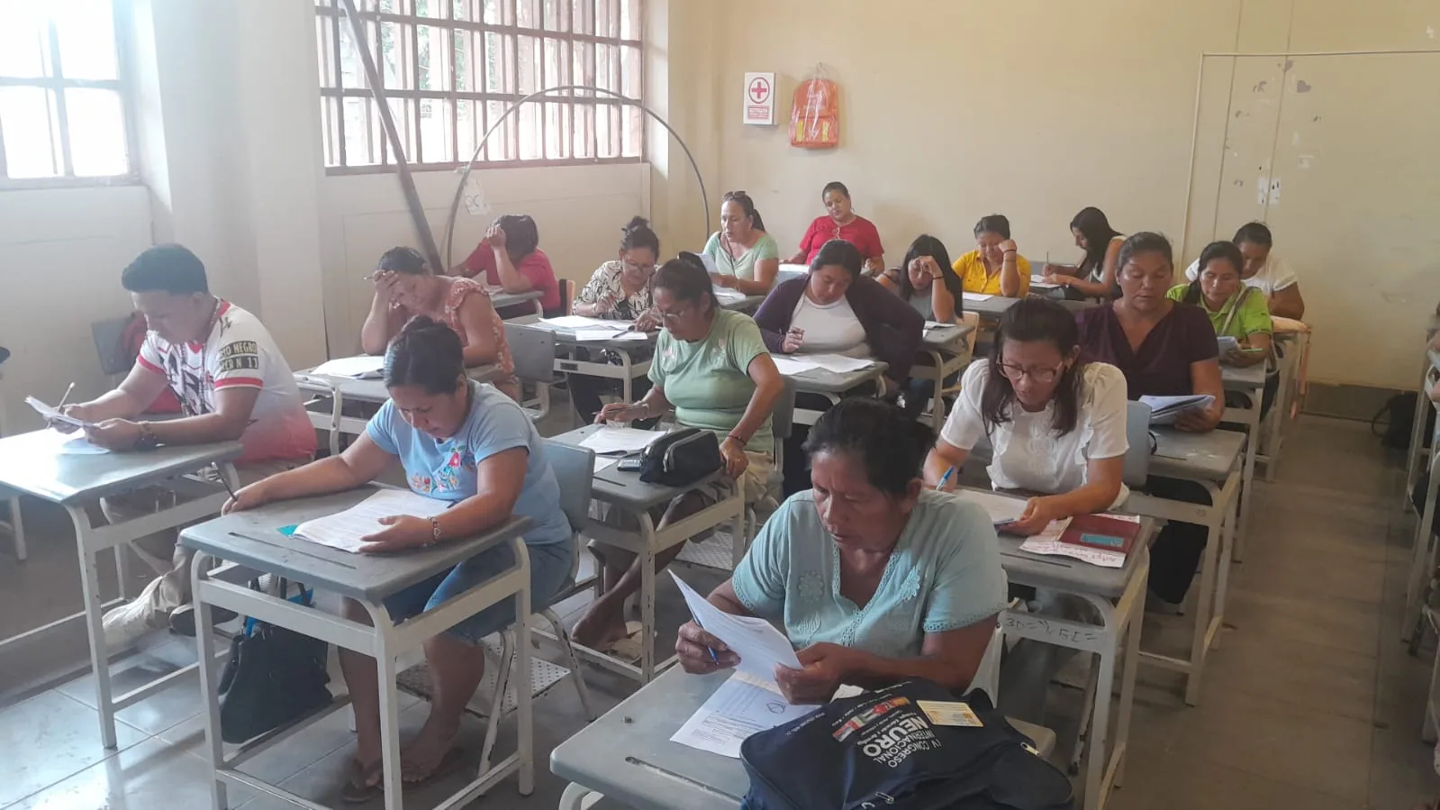 Docentes de secundaria desarrollando la evaluación diagnóstica